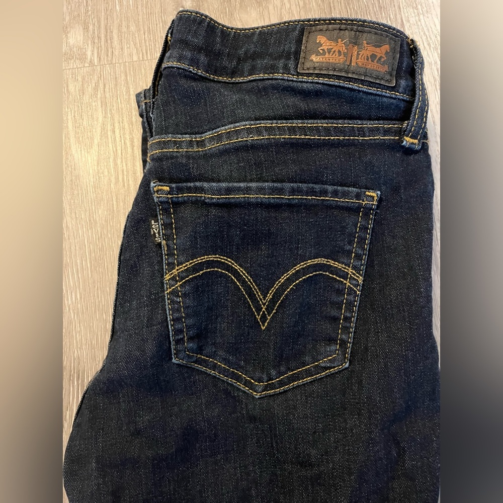 Levi’s 535 women’s jeans. Size 25 women’s. Dark blue